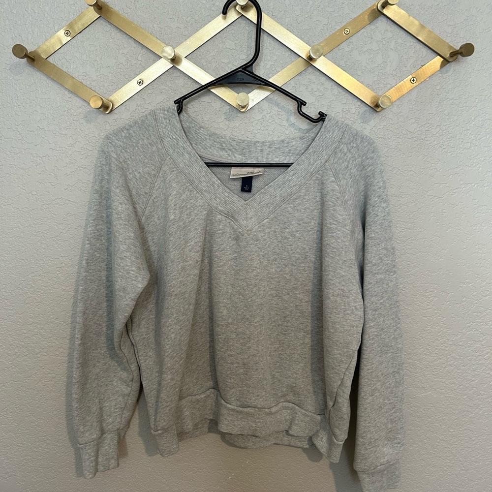 Universal Thread Light Gray V-Neck Sweater